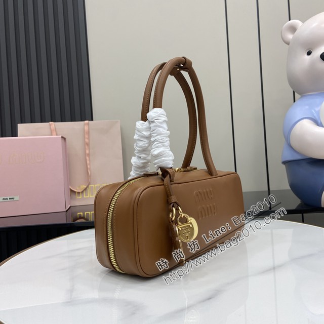 MIU MIU專櫃繆繆最新款Beau手袋原廠皮手提肩背包 jh2746型號：5BB173